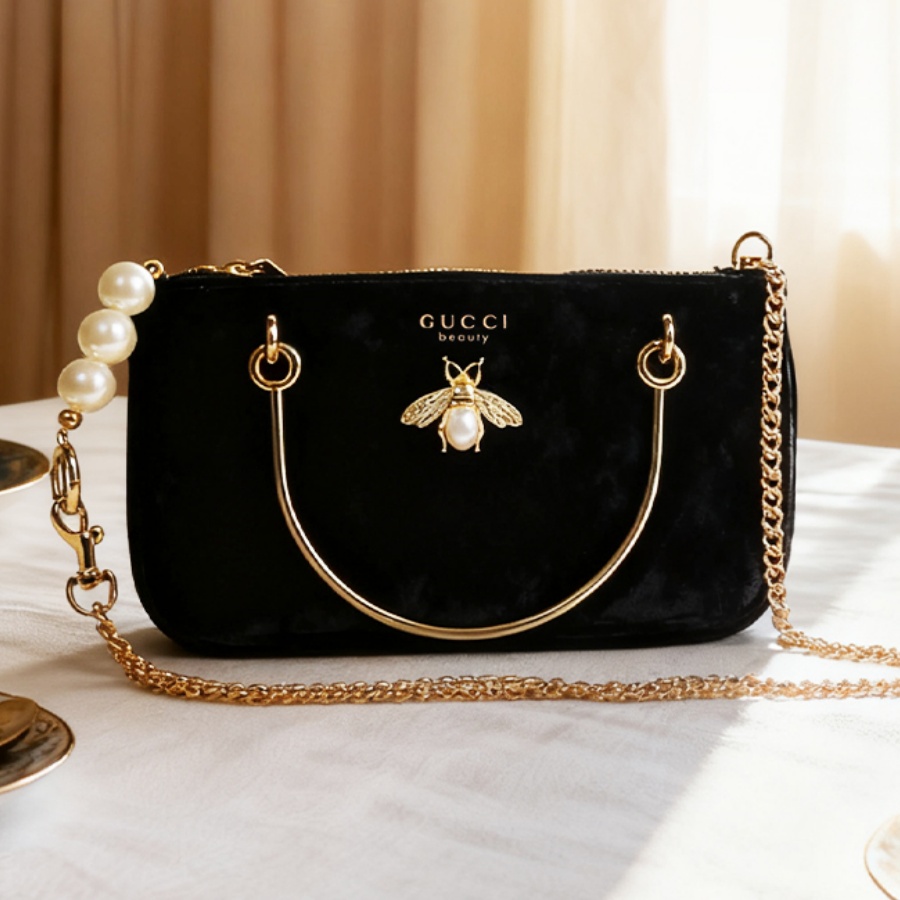 Women Bags Gucci - กระเป๋าผู้หญิงของกุชชี่ สีดำ ผ้ากำมะหยี่ ลายแมลง พร้อมสายโซ่ กระเป๋าสะพายข้างสำหรับใส่เครื่องสำอาง