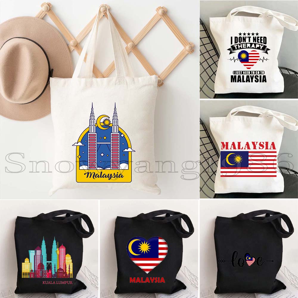 Women Bags Malaysia - กระเป๋าผ้าแคนวาสลายธงชาติมาเลเซีย คูอาลาลัมเปอร์ ของที่ระลึกสำหรับผู้หญิง ใช้สะพายไหล่หรือถือได้ เหมาะสำหรับใส่ของช้อปปิ้งหรือของใช้ในชีวิตประจำวัน